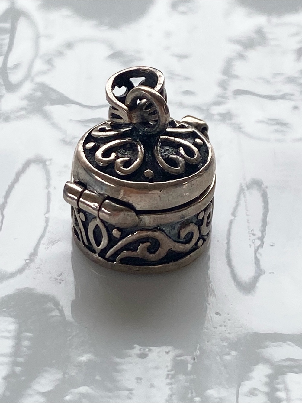 Sterling Silver “make a little wish” box Charm - Picture 4 of 7